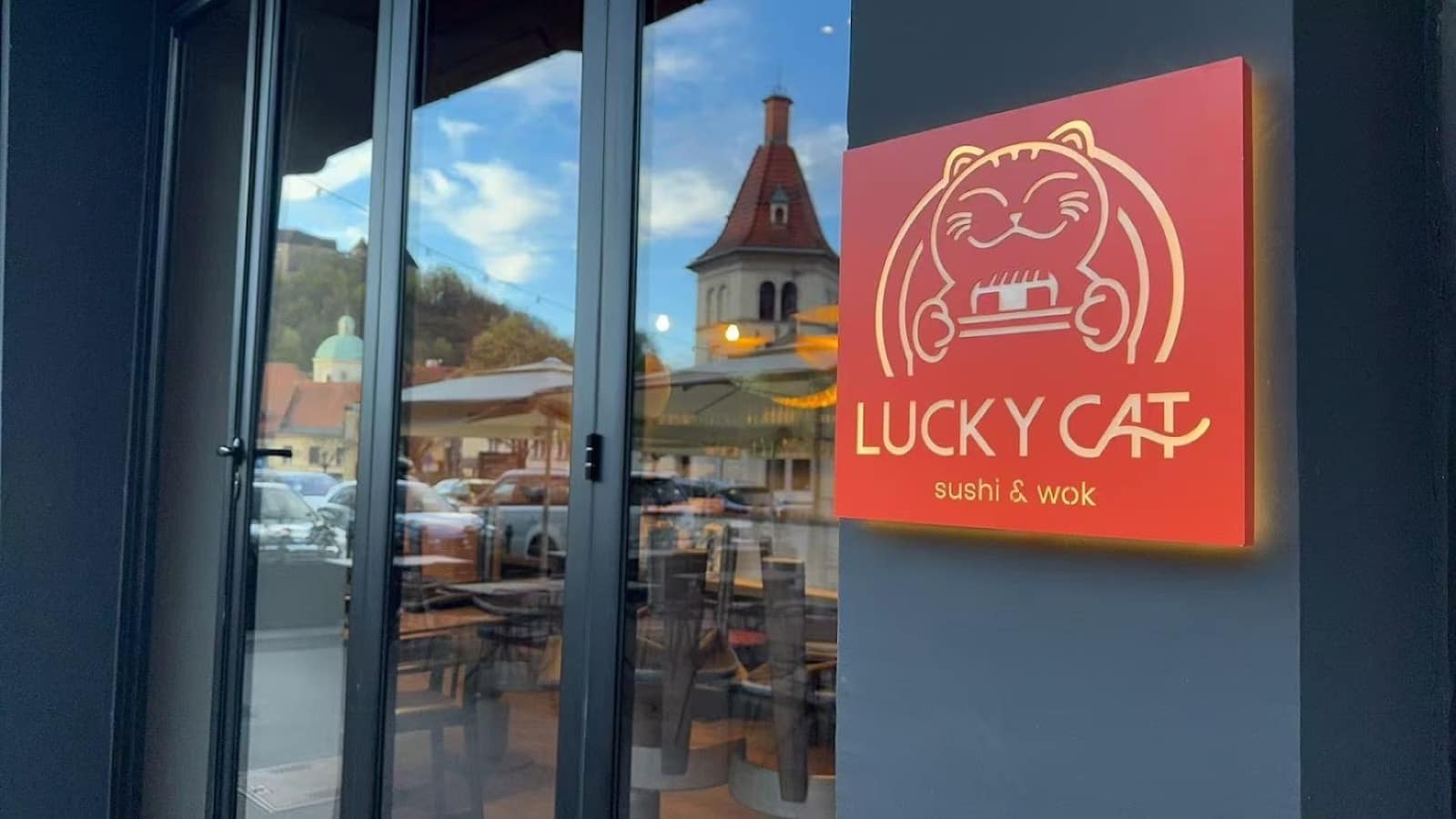 Lucky Cat — vhod v restavracijo